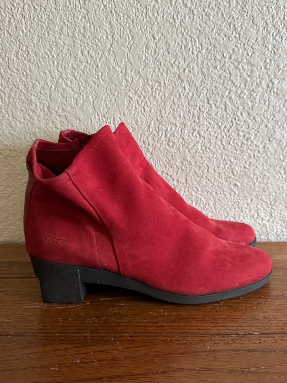 Arche Tatyra Red Suede Bootie Block Sculptured Heel Side Zip France W Sz. 8/39